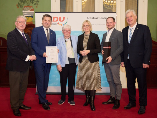 Am 17. März wurde Bärbel Bühnemann (3.v.l.) durch die CDU-Landtagsfraktion für ihr ehrenamtliches Wirken geehrt. 