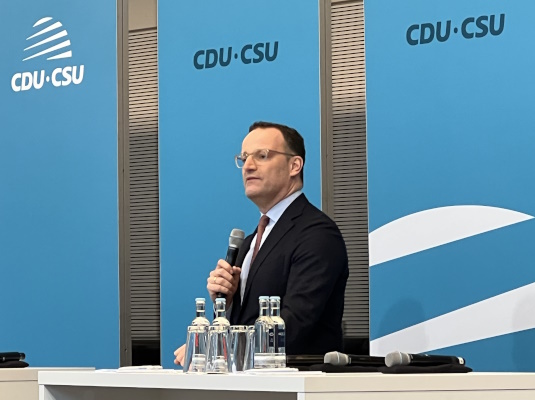 Jens Spahn MdB begrüßt die Teilnehmer des Kommunalkongresses der CDU/CSU Bundestagsfraktion am 25. März 2026