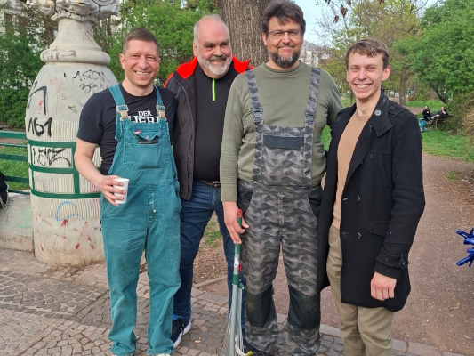 Unionsmitglieder nach ihrem Einsatz bei der Putzaktion der GWA Stadtfeld Ost